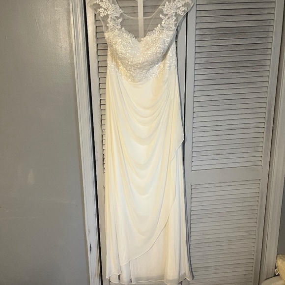 Wedding Dress - Picture 1 of 3